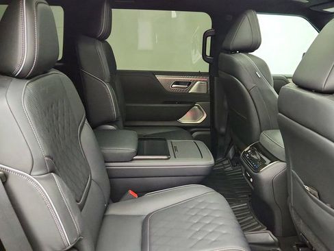 Used 2025 INFINITI QX80 Autograph w/ Autograph Exterior Package image 24