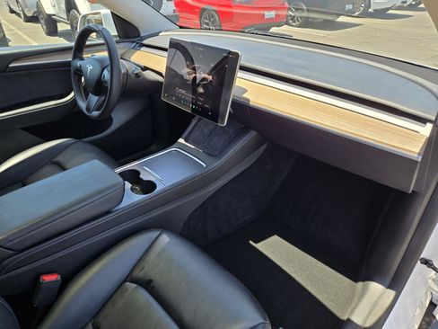 Used 2023 Tesla Model Y Long Range AWD/4WD image 27