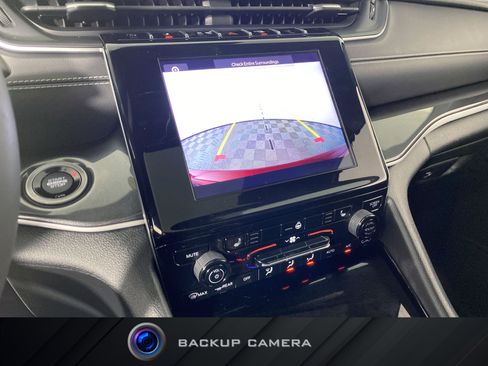 Used 2023 Jeep Grand Cherokee Altitude image 5