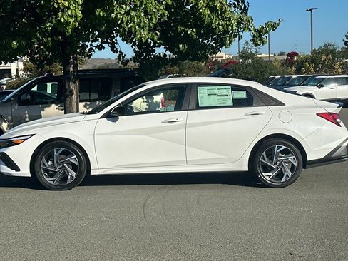 New 2025 Hyundai Elantra Sport image 7