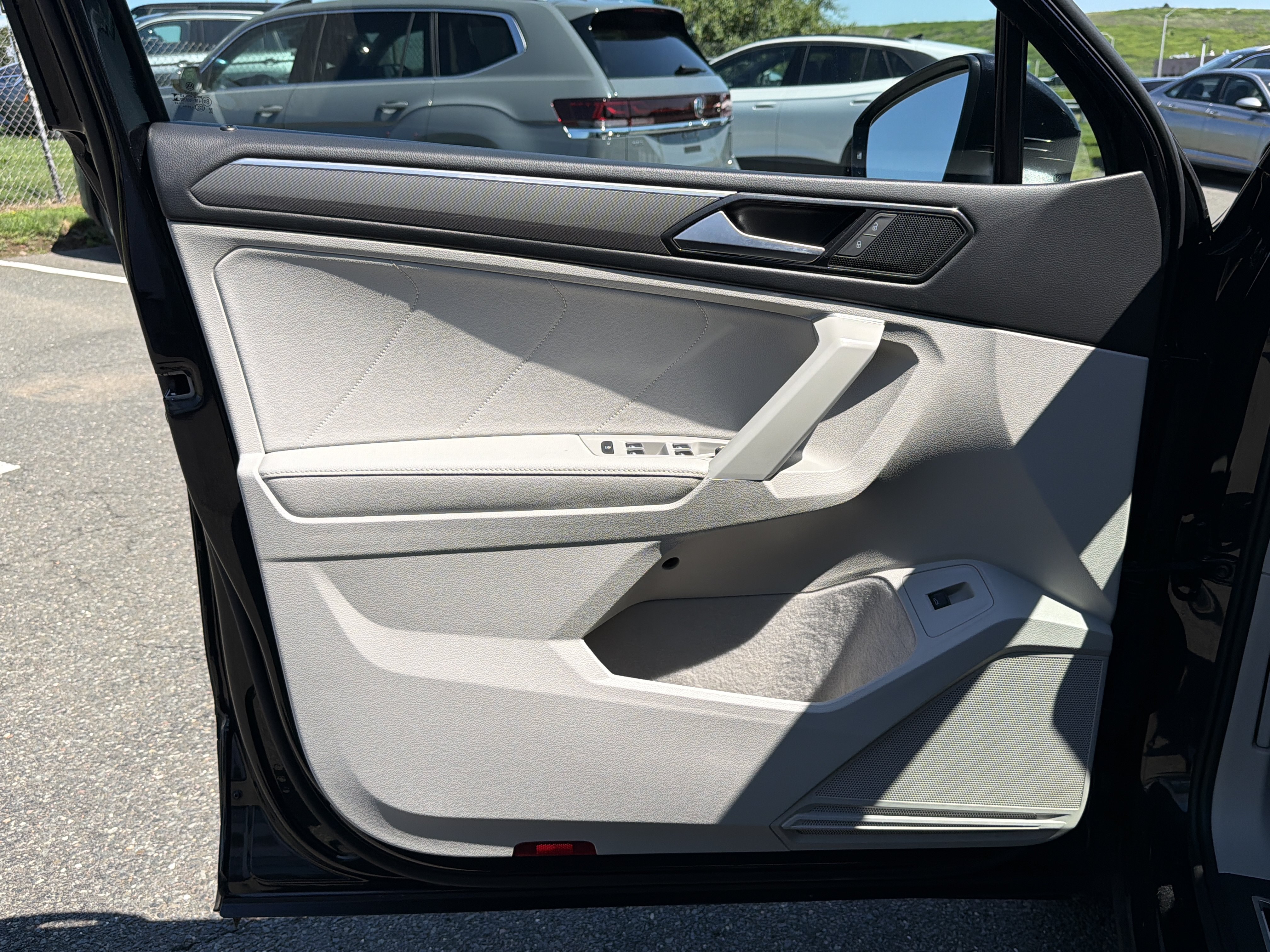 Certified 2023 Volkswagen Tiguan SE R-Line AWD/4WD image 16