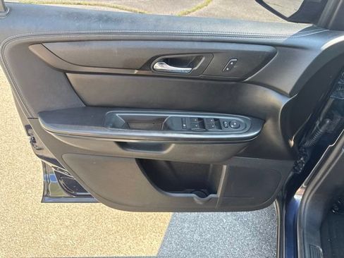 Used 2017 Chevrolet Traverse LT w/ Style and Technology Package FWD image 16