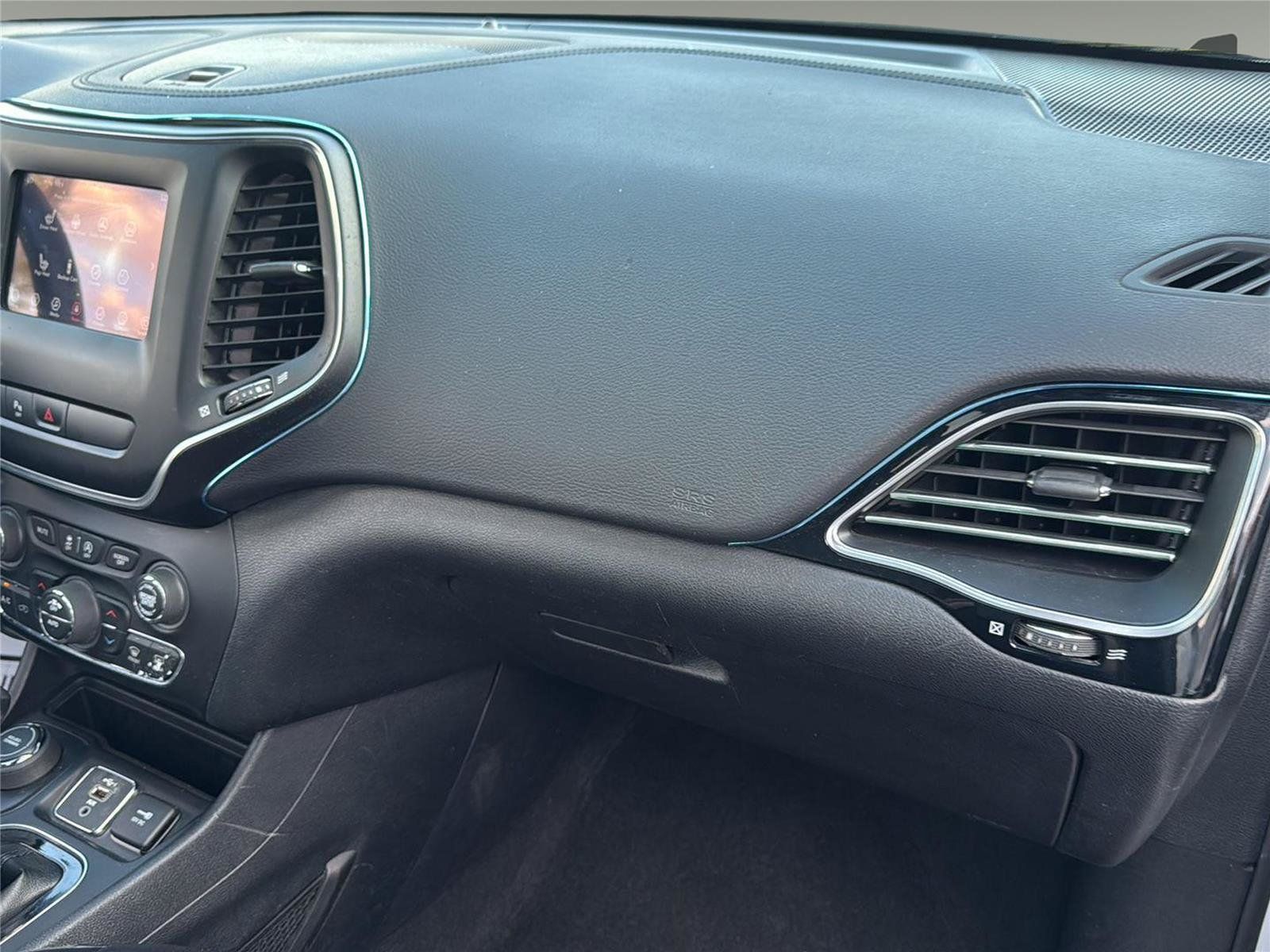 Used 2020 Jeep Cherokee Latitude Plus AWD/4WD image 25