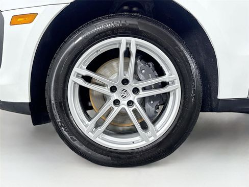 Used 2024 Porsche Macan Turbo image 12