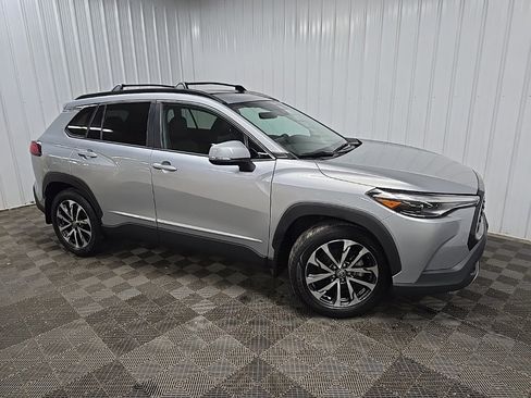 Used 2022 Toyota Corolla Cross XLE image 1