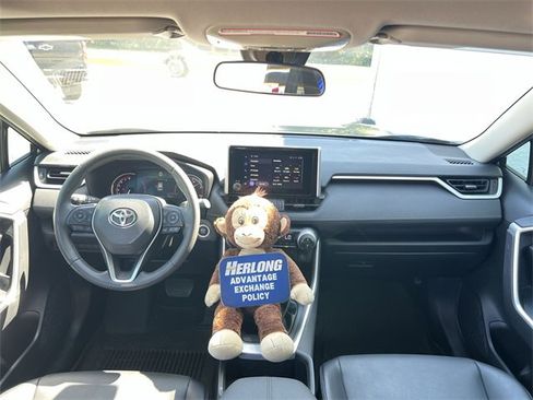 Used 2023 Toyota RAV4 XLE Premium image 20