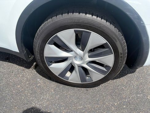 Used 2023 Tesla Model Y Long Range AWD/4WD image 11