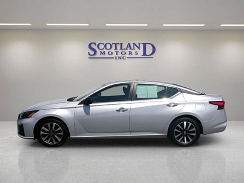 Used 2024 Nissan Altima 2.5 SV FWD image 1