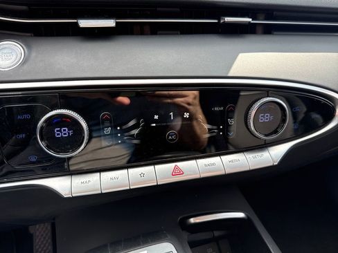 Used 2022 Genesis GV70 2.5T w/ Select Package image 18