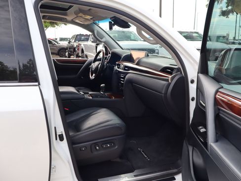 Used 2019 Lexus LX 570 4WD w/ Luxury Package image 34