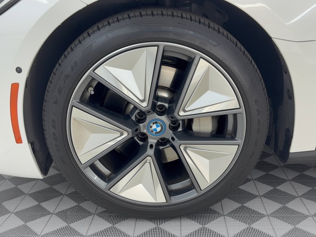 Used 2023 BMW i4 eDrive40 RWD image 13
