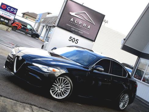 Used 2017 Alfa Romeo Giulia Ti w/ TI Lusso Light Wood Package image 33