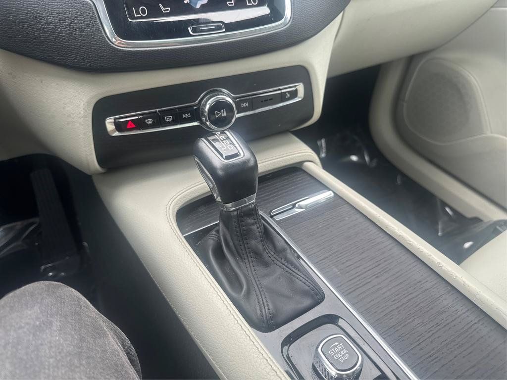 Used 2020 Volvo XC90 T6 Momentum AWD/4WD image 28