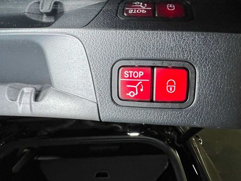 Certified 2026 Mercedes-Benz GLB 250 4MATIC image 18