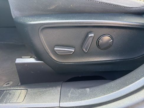 Used 2020 Ford Escape SE image 23