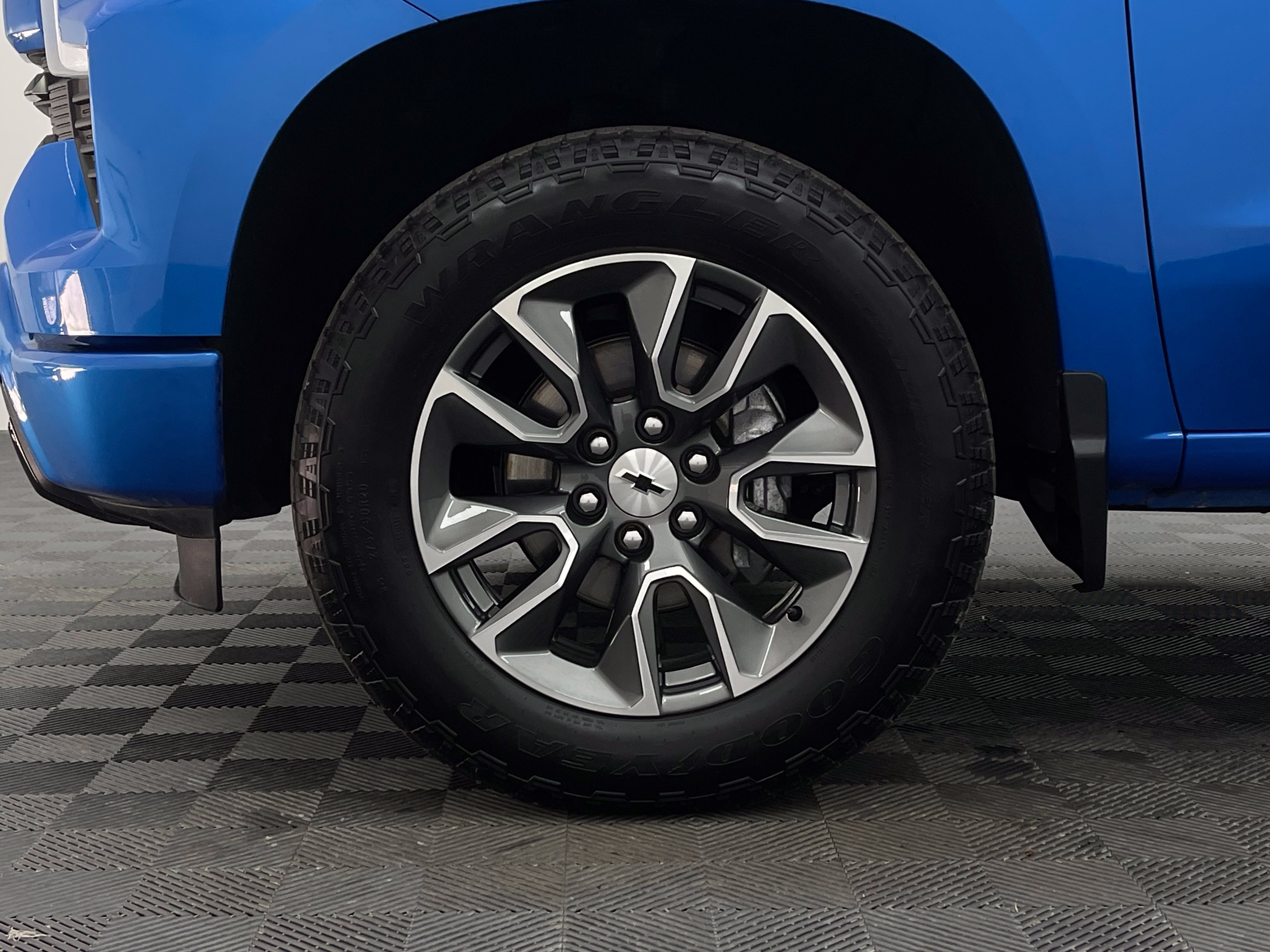 Used 2025 Chevrolet Silverado 1500 RST AWD/4WD image 13