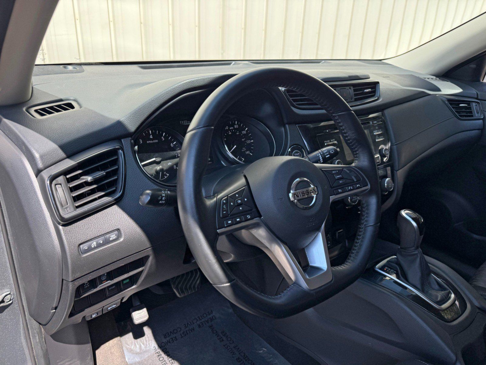 Used 2017 Nissan Rogue SV FWD image 12