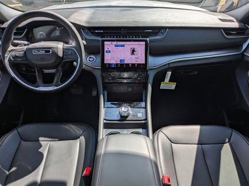 New 2025 Jeep Grand Cherokee Limited w/ Black Appearance Package image 16