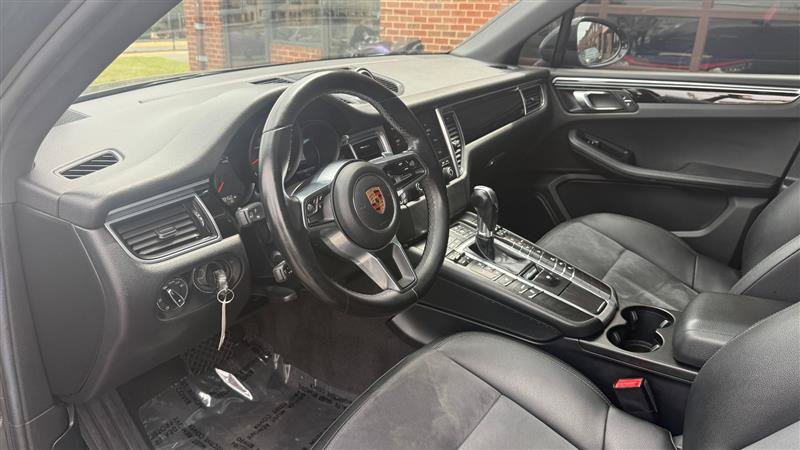 Used 2018 Porsche Macan AWD/4WD image 25