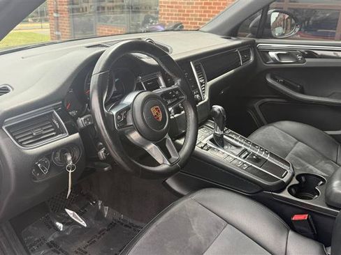 Used 2018 Porsche Macan AWD/4WD image 25