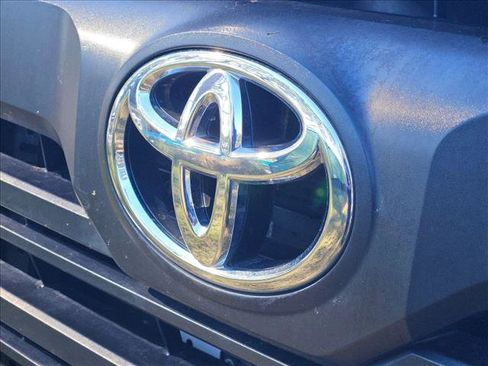 Used 2022 Toyota Tundra SR5 w/ SR5 Convenience Package image 6