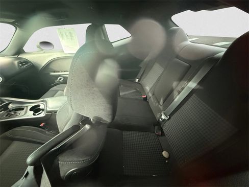 Used 2016 Dodge Challenger SXT image 8