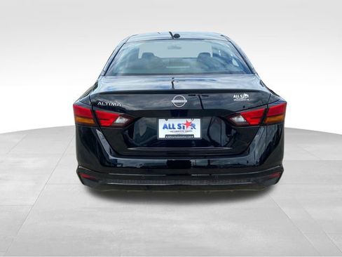 Used 2025 Nissan Altima 2.5 SV FWD image 6