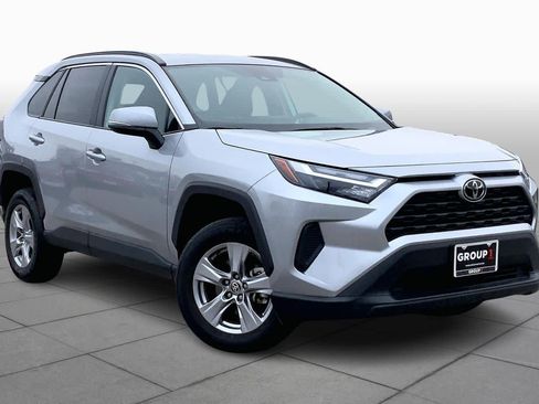 Used 2025 Toyota RAV4 XLE image 3