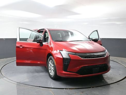 New 2027 Chrysler Pacifica Select FWD image 42