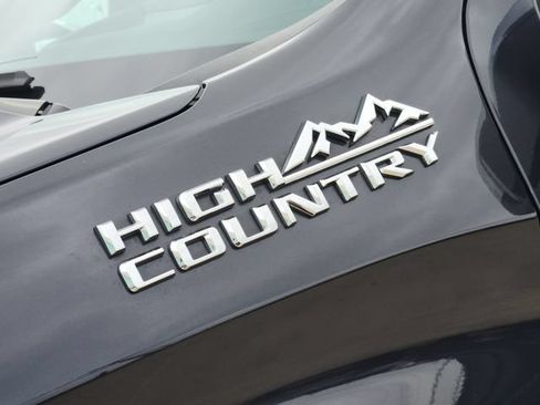 Used 2024 Chevrolet Silverado 1500 High Country w/ High Country Premium Package AWD/4WD image 9