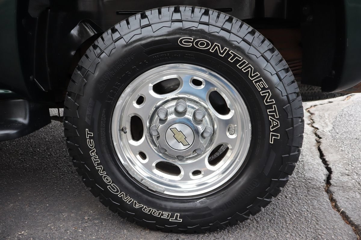 Used 2002 Chevrolet Suburban 2500 LT AWD/4WD image 41