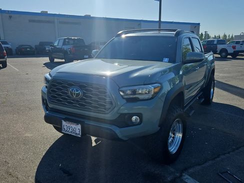 Used 2022 Toyota Tacoma TRD Off-Road w/ TRD Premium Off Road Package image 1
