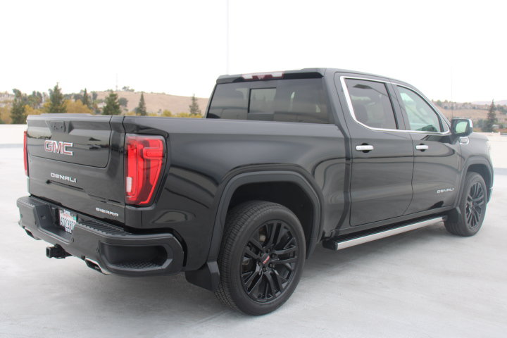 Used 2020 GMC Sierra 1500 Denali w/ Technology Package AWD/4WD image 3