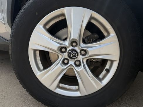 Used 2019 Toyota RAV4 XLE w/ All Weather Liner Package AWD/4WD image 10