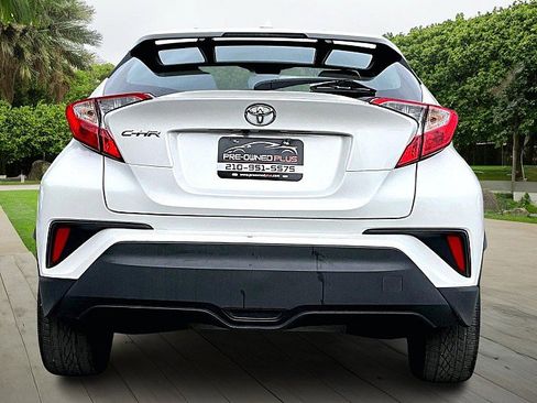 Used 2020 Toyota C-HR 4d SUV XLE image 4
