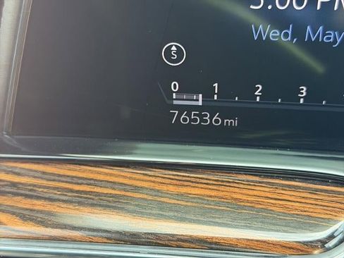Used 2021 Cadillac Escalade Premium Luxury AWD/4WD image 31