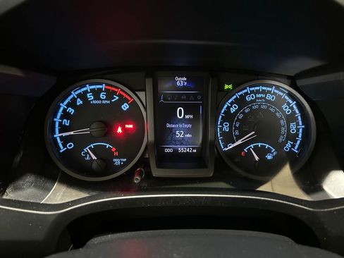 Used 2020 Toyota Tacoma SR5 AWD/4WD image 22