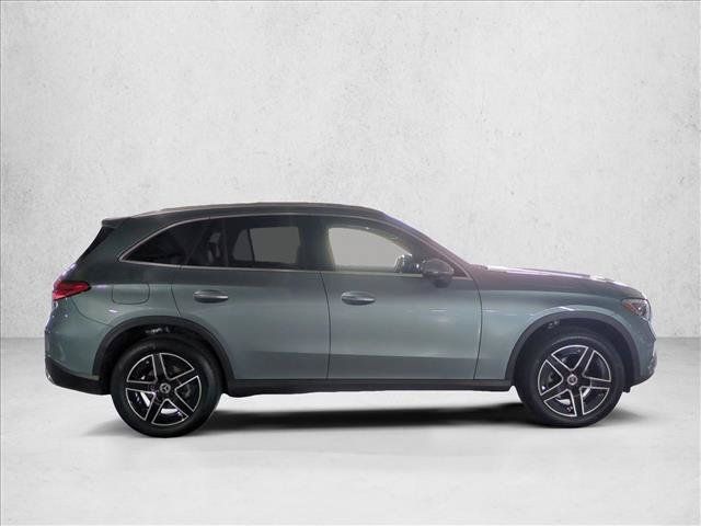 Used 2026 Mercedes-Benz GLC 300 image 4