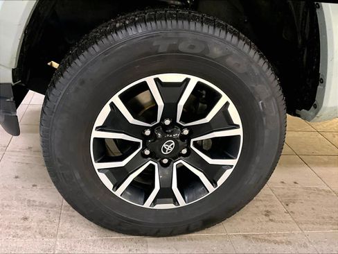 Used 2023 Toyota Tacoma TRD Sport w/ Technology Package image 7