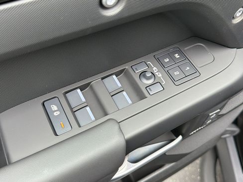 New 2026 Land Rover Defender 110 X-Dynamic SE AWD/4WD image 13