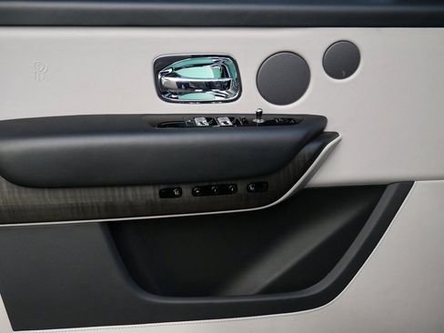 Used 2021 Rolls-Royce Cullinan image 10