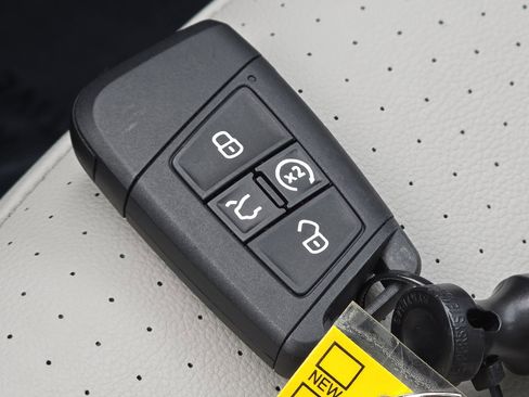 Used 2024 Volkswagen Jetta SE w/ Panoramic Sunroof Package image 35