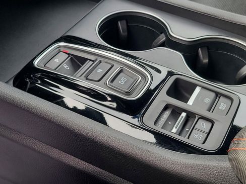 Used 2023 Honda Pilot Sport image 9