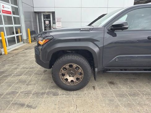 Used 2025 Toyota 4Runner Trailhunter AWD/4WD image 9