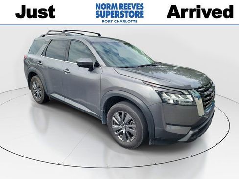 Used 2022 Nissan Pathfinder SV FWD image 1