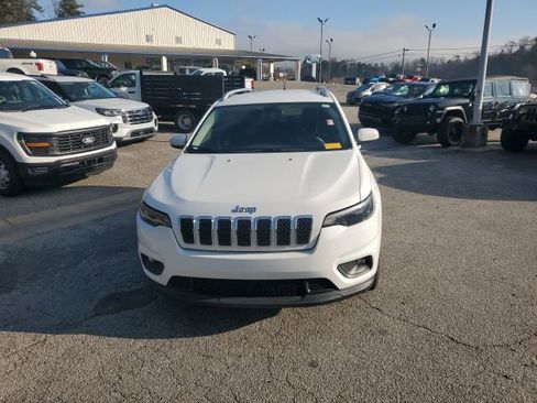 Used 2019 Jeep Cherokee Latitude w/ Popular Appearance Group image 2