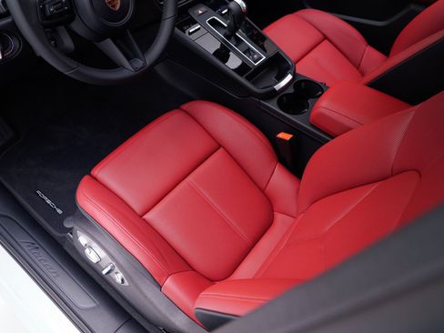 Certified 2026 Porsche Macan AWD/4WD image 16