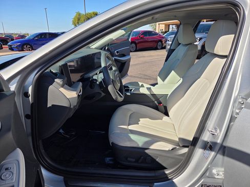 Used 2025 Hyundai Sonata Limited image 18
