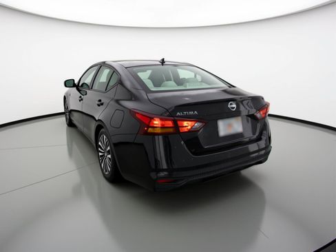 Used 2025 Nissan Altima 2.5 SV image 6