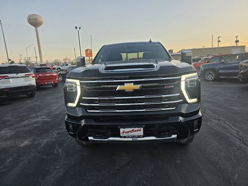Used 2024 Chevrolet Silverado 2500 LTZ w/ LTZ Plus Package image 8